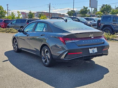 2025 Hyundai ELANTRA HEV SEL