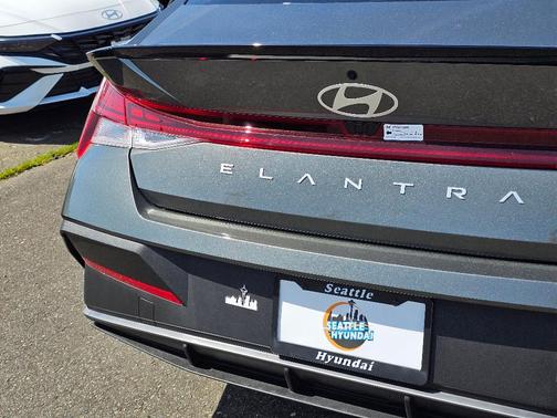 2025 Hyundai ELANTRA HEV SEL Sport
