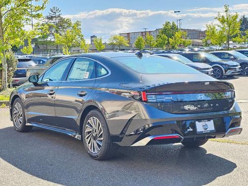 2025 Hyundai SONATA Hybrid SEL