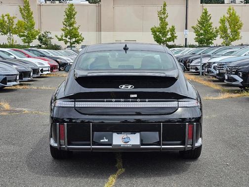 2025 Hyundai IONIQ 6 SE Standard Range