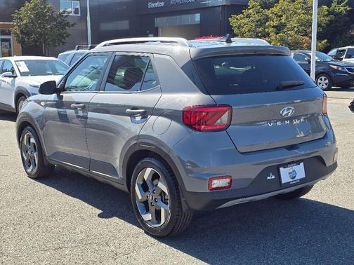 2022 Hyundai VENUE SEL