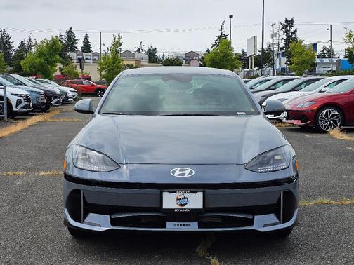 2025 Hyundai IONIQ 6 SE Standard Range