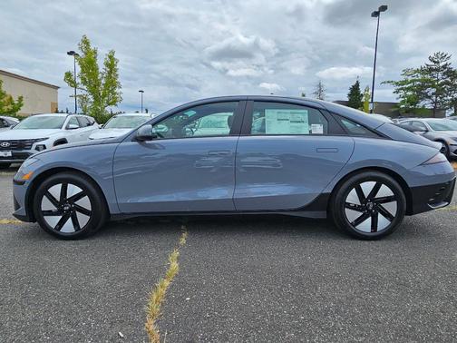 2025 Hyundai IONIQ 6 SE Standard Range