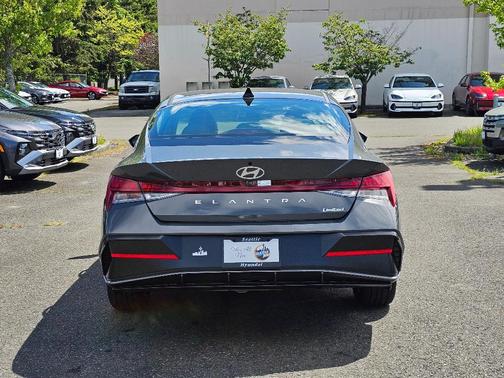 2025 Hyundai ELANTRA Limited