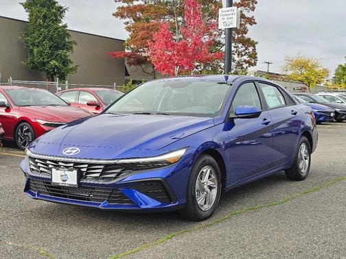 2025 Hyundai ELANTRA SE