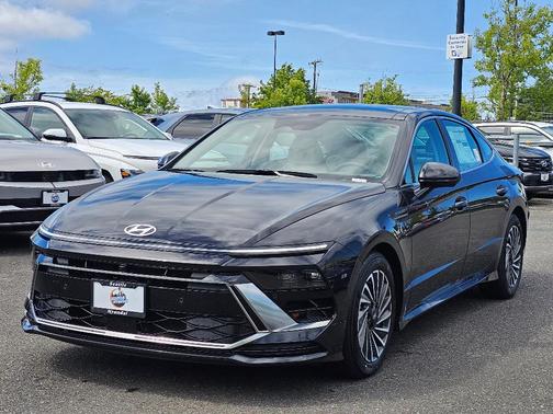 2025 Hyundai SONATA Hybrid Limited