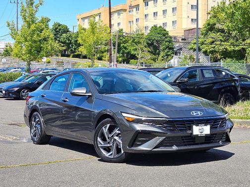 2025 Hyundai ELANTRA Limited