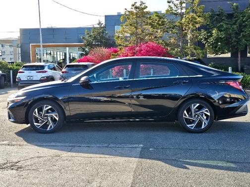 2025 Hyundai ELANTRA HEV Limited