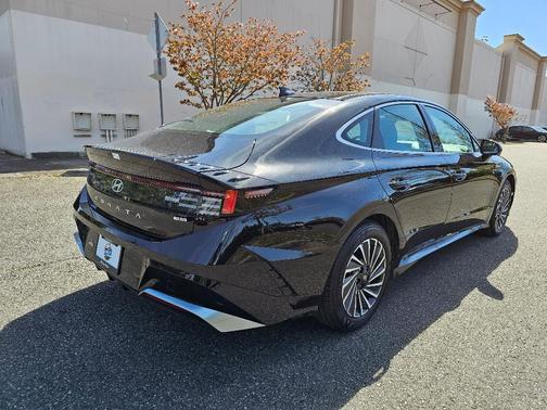 2025 Hyundai SONATA Hybrid Limited