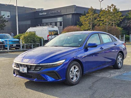 2025 Hyundai ELANTRA SE