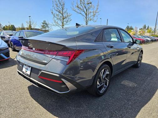 2025 Hyundai ELANTRA HEV SEL