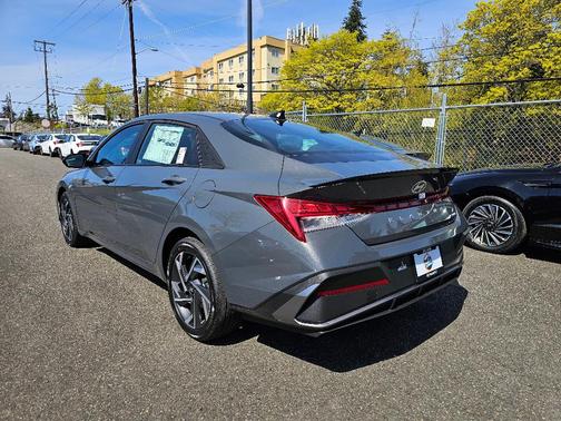 2025 Hyundai ELANTRA HEV SEL