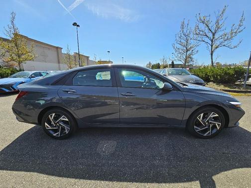 2025 Hyundai ELANTRA HEV SEL