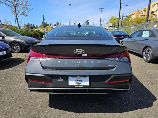 2025 Hyundai ELANTRA HEV SEL