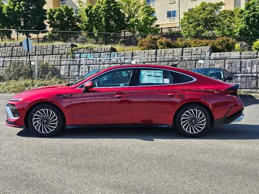 2025 Hyundai SONATA Hybrid Limited
