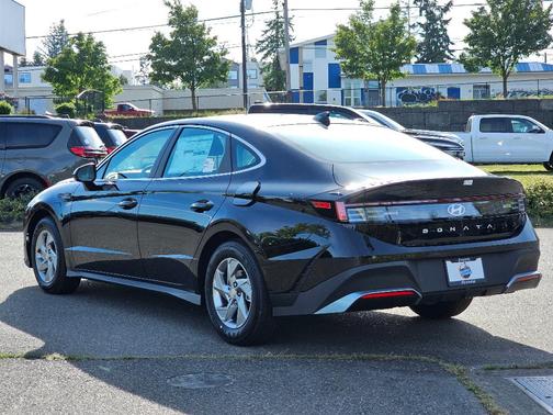 2025 Hyundai SONATA SE