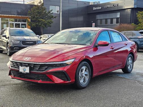 2025 Hyundai ELANTRA SE