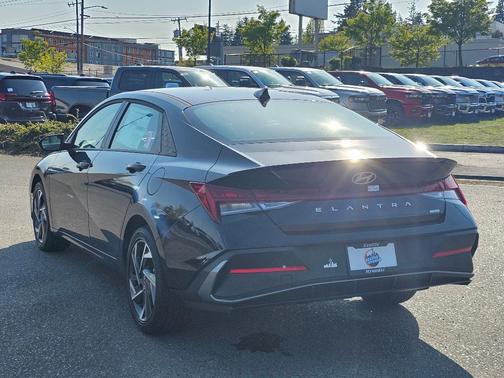 2025 Hyundai ELANTRA HEV SEL Sport