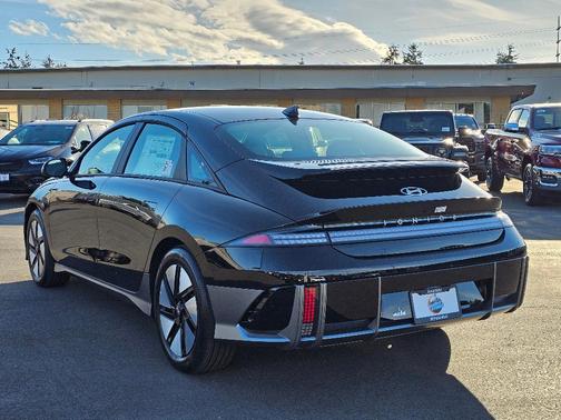 2025 Hyundai IONIQ 6 SE Standard Range