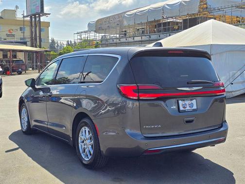 Crystal Metallic 2023 Chrysler Pacifica Touring-L