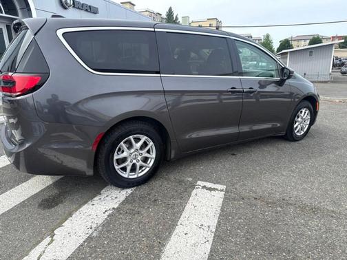 Crystal Metallic 2023 Chrysler Pacifica Touring-L