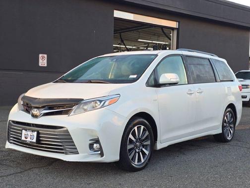 Blizzard Pearl 2020 Toyota Sienna Limited Premium