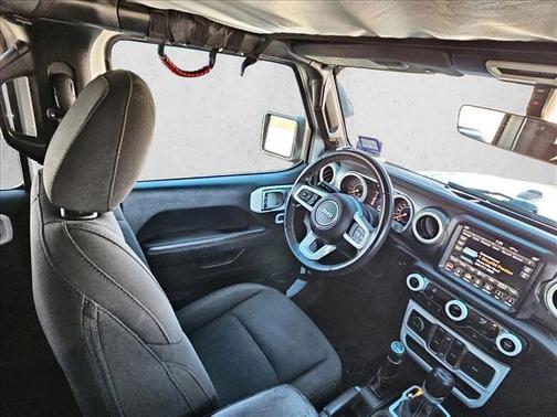 Bright White Clearcoat 2018 Jeep Wrangler Unlimited Sahara