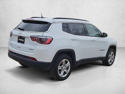 Bright White Clearcoat 2024 Jeep Compass Latitude