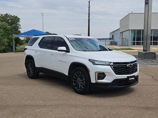 Iridescent Pearl Tricoat 2023 Chevrolet Traverse RS