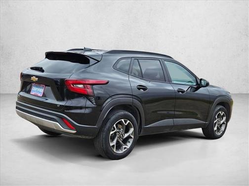 Mosaic Black Metallic 2025 Chevrolet Trax LT