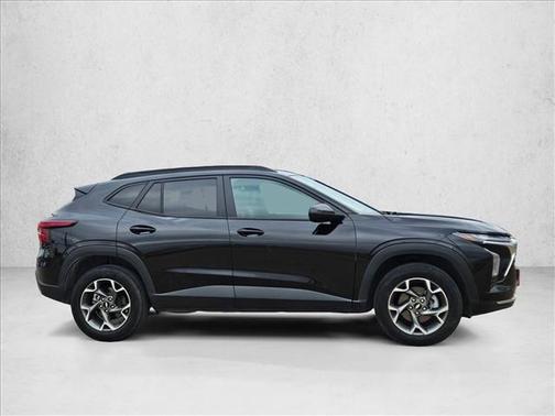 Mosaic Black Metallic 2025 Chevrolet Trax LT