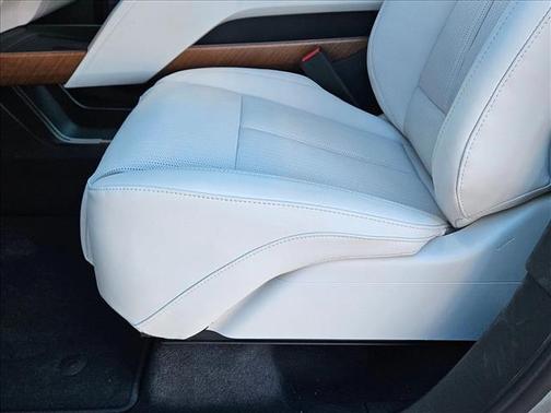 Argent Silver Metallic 2026 Cadillac VISTIQ Sport