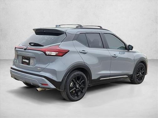 Boulder Gray Pearl 2022 Nissan Kicks SR