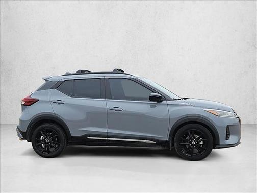 Boulder Gray Pearl 2022 Nissan Kicks SR
