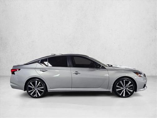 2021 Nissan Altima SR FWD