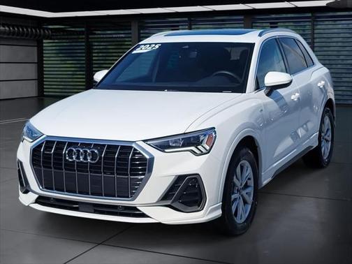 2025 Audi Q3 Premium 45 TFSI S line quattro Tiptronic