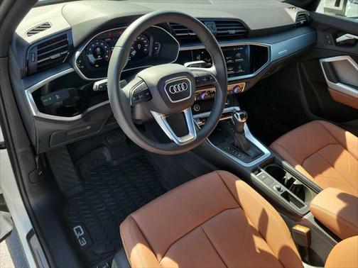 2025 Audi Q3 Premium 45 TFSI S line quattro Tiptronic