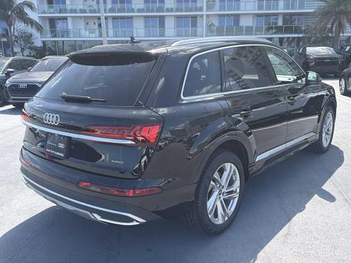 Mythos Black Metallic 2023 Audi Q7 55 Premium Plus