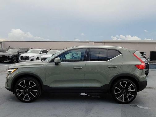 Green 2024 Volvo XC40 B5 Ultimate Bright Theme