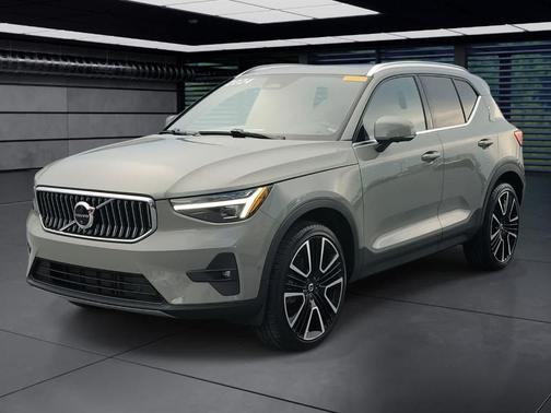 Green 2024 Volvo XC40 B5 Ultimate Bright Theme