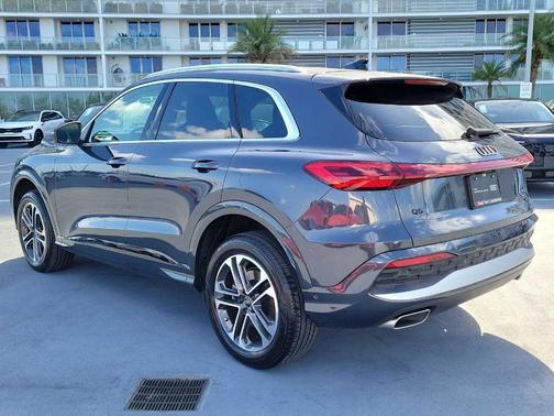 Tambora Gray Metallic 2025 Audi Q5 2.0T quattro Premium