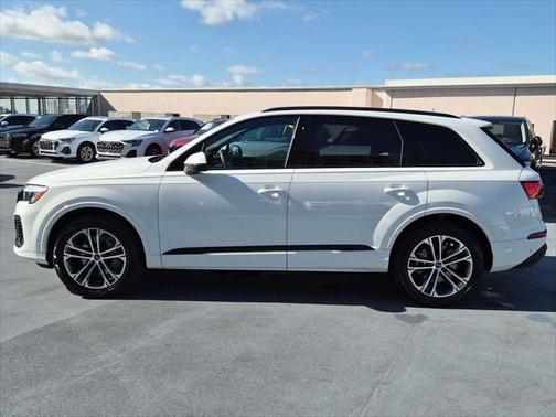 2025 Audi Q7 Premium 45 TFSI quattro Tiptronic