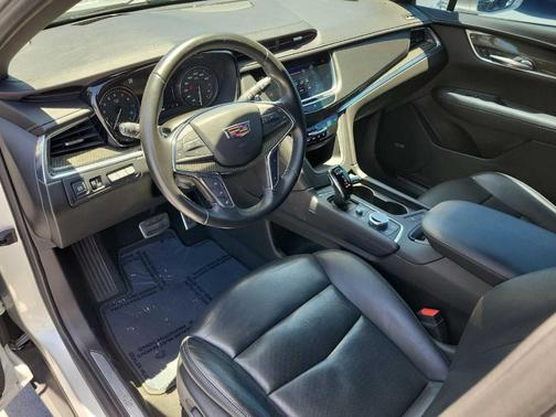 Radiant Silver Metallic 2020 Cadillac XT5 Sport