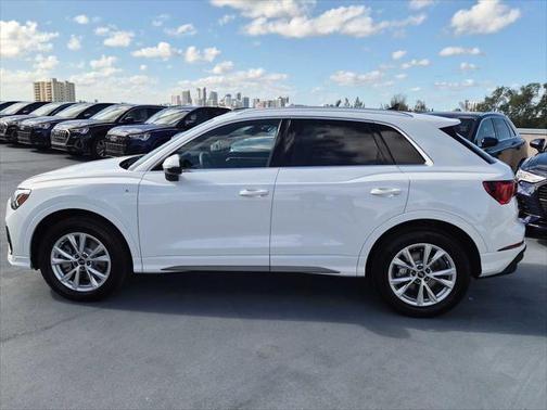 2025 Audi Q3 Premium 45 TFSI S line quattro Tiptronic