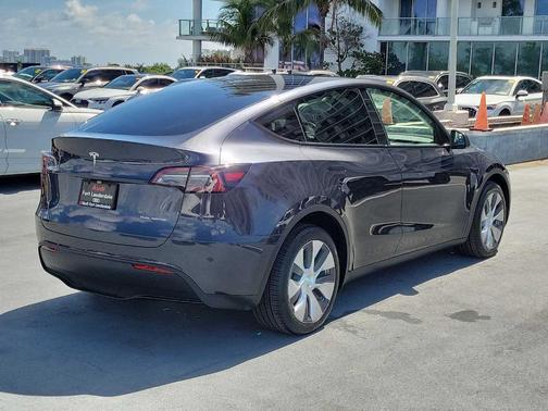 Gray 2024 Tesla Model Y Long Range
