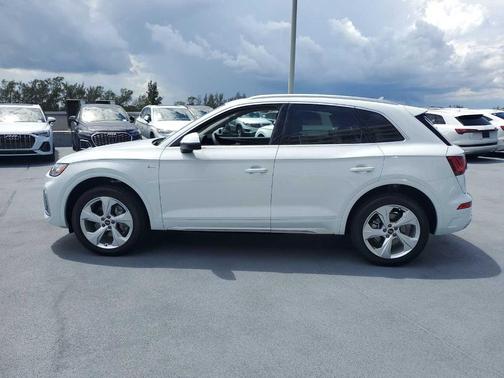 Glacier White Metallic 2023 Audi Q5 45 S line Premium Plus