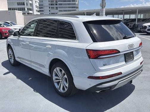 Glacier White Metallic 2025 Audi Q7 55 Premium Plus