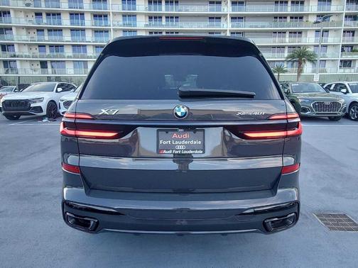 Gray Metallic 2026 BMW X7 xDrive40i