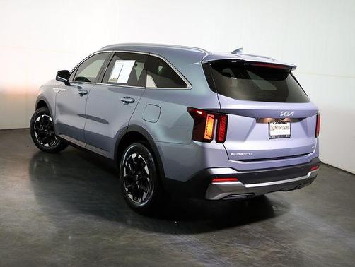 Everlasting Silver 2024 Kia Sorento S