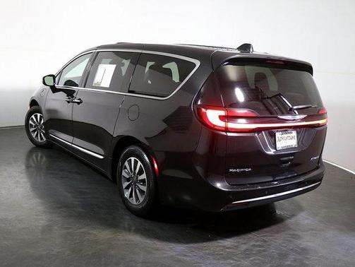 2023 Chrysler Pacifica Hybrid Limited